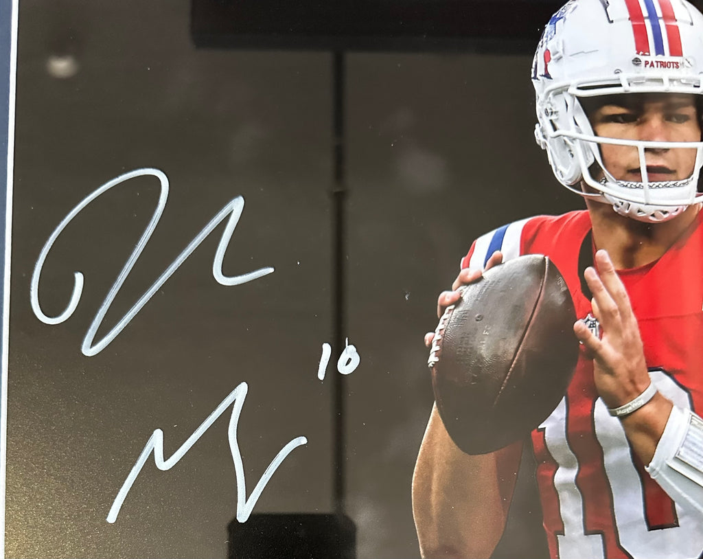 New England Patriots - Drake Maye autographed 16x20 photo