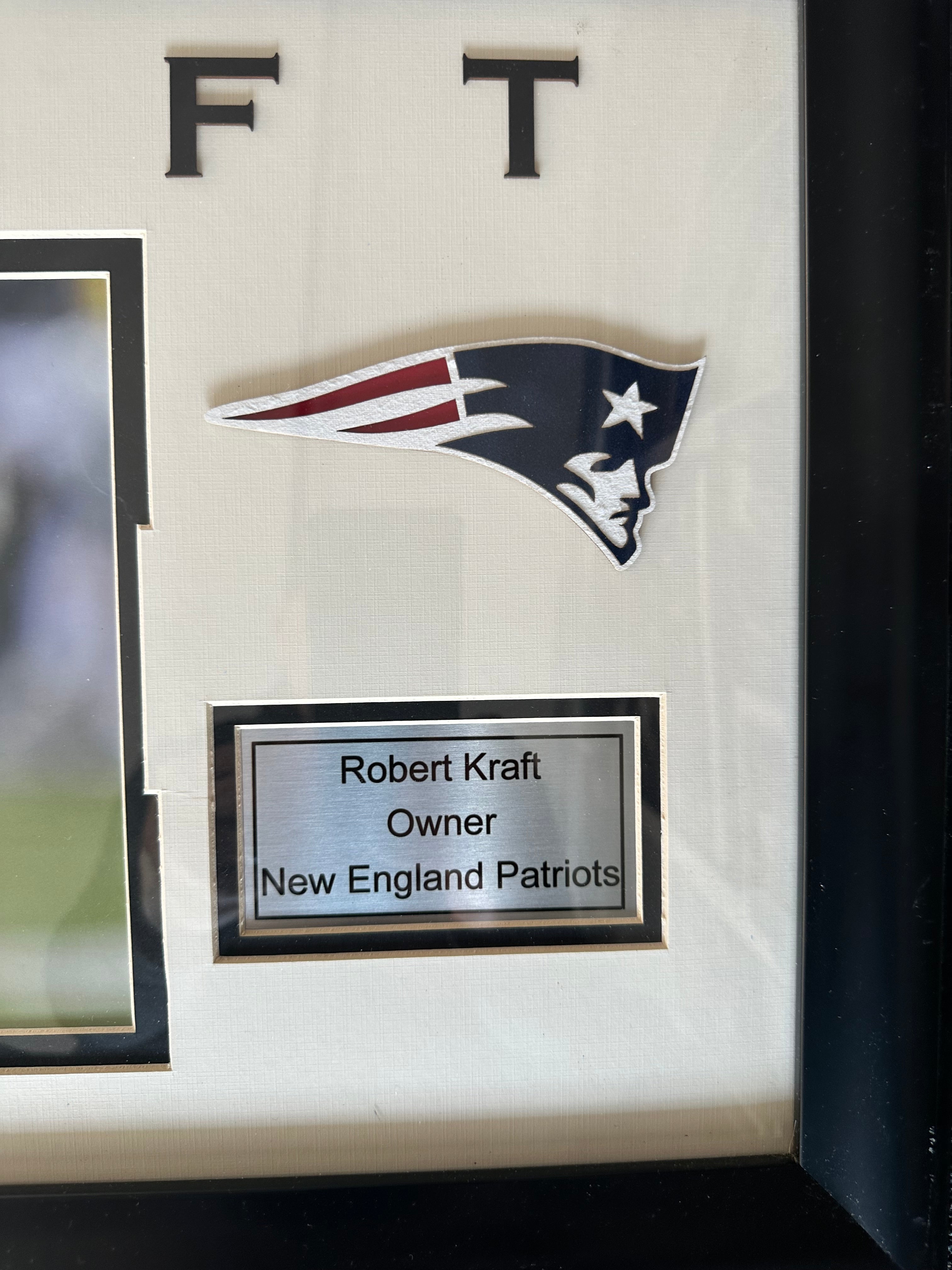 New England Patriots - Robert Kraft autographed 8x10