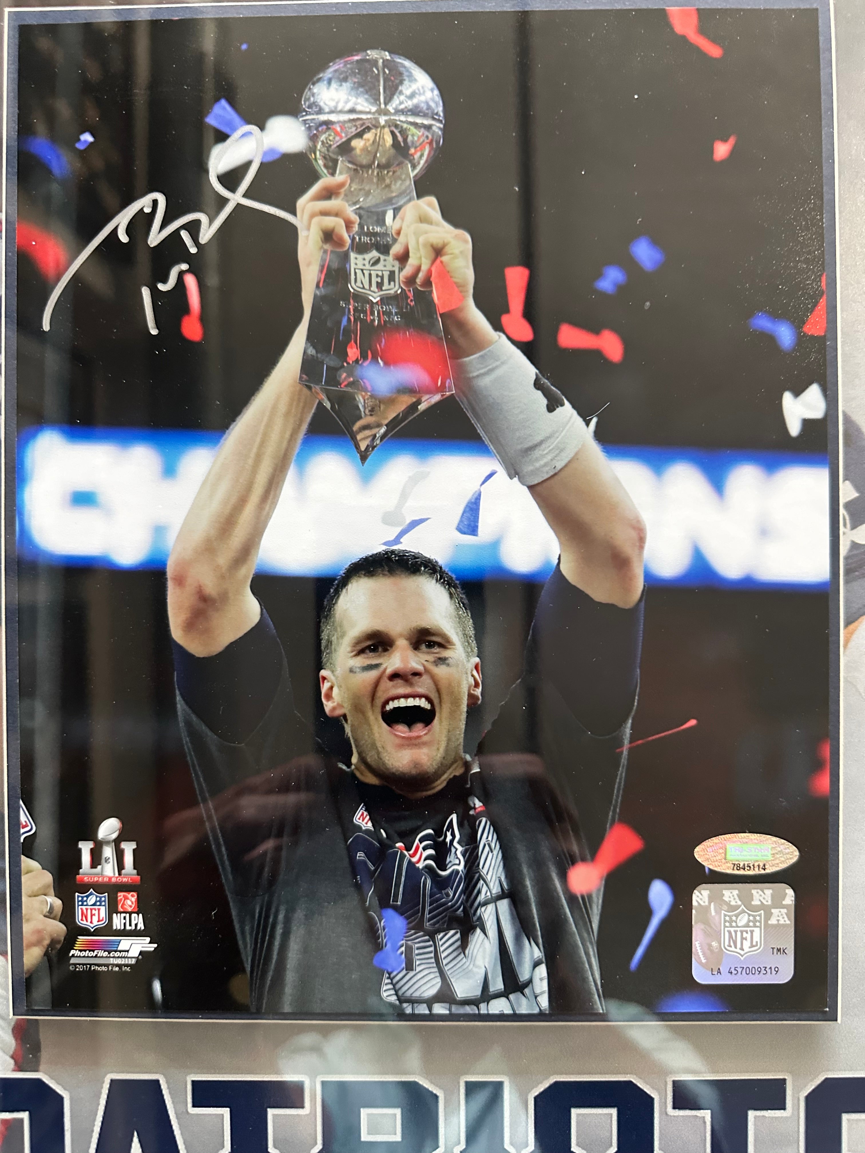Tom Brady Autographed 8 x 10 photo