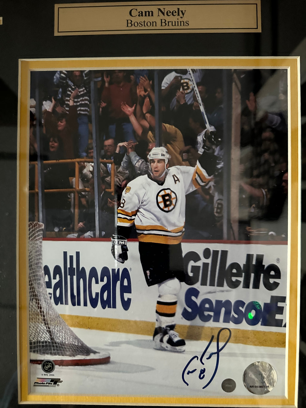 Boston Bruins - Cam Neely autographed 8 x 10