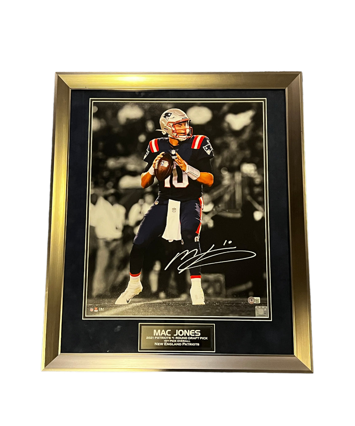 New England Patriots - QB Mac Jones Autographed 16 x 20