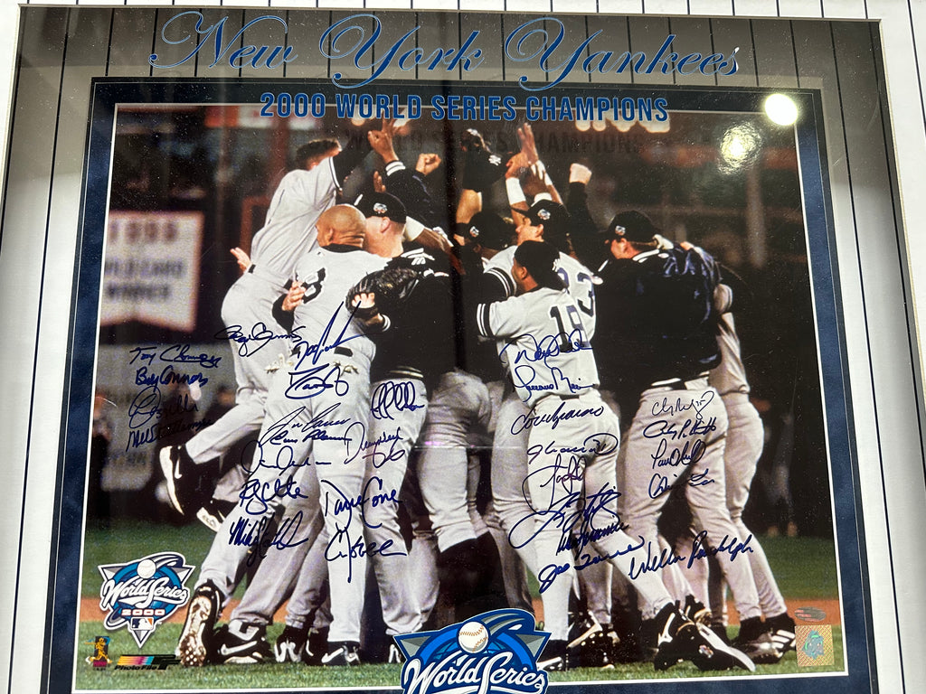 New York Yankees - 2000 WS Champions Team Signed 3D Shadow Box w/LED
