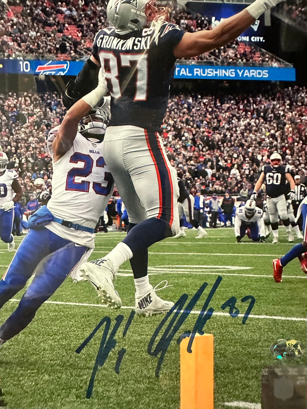 New England Patriots - Rob Gronkowski Autographed 8 x 10