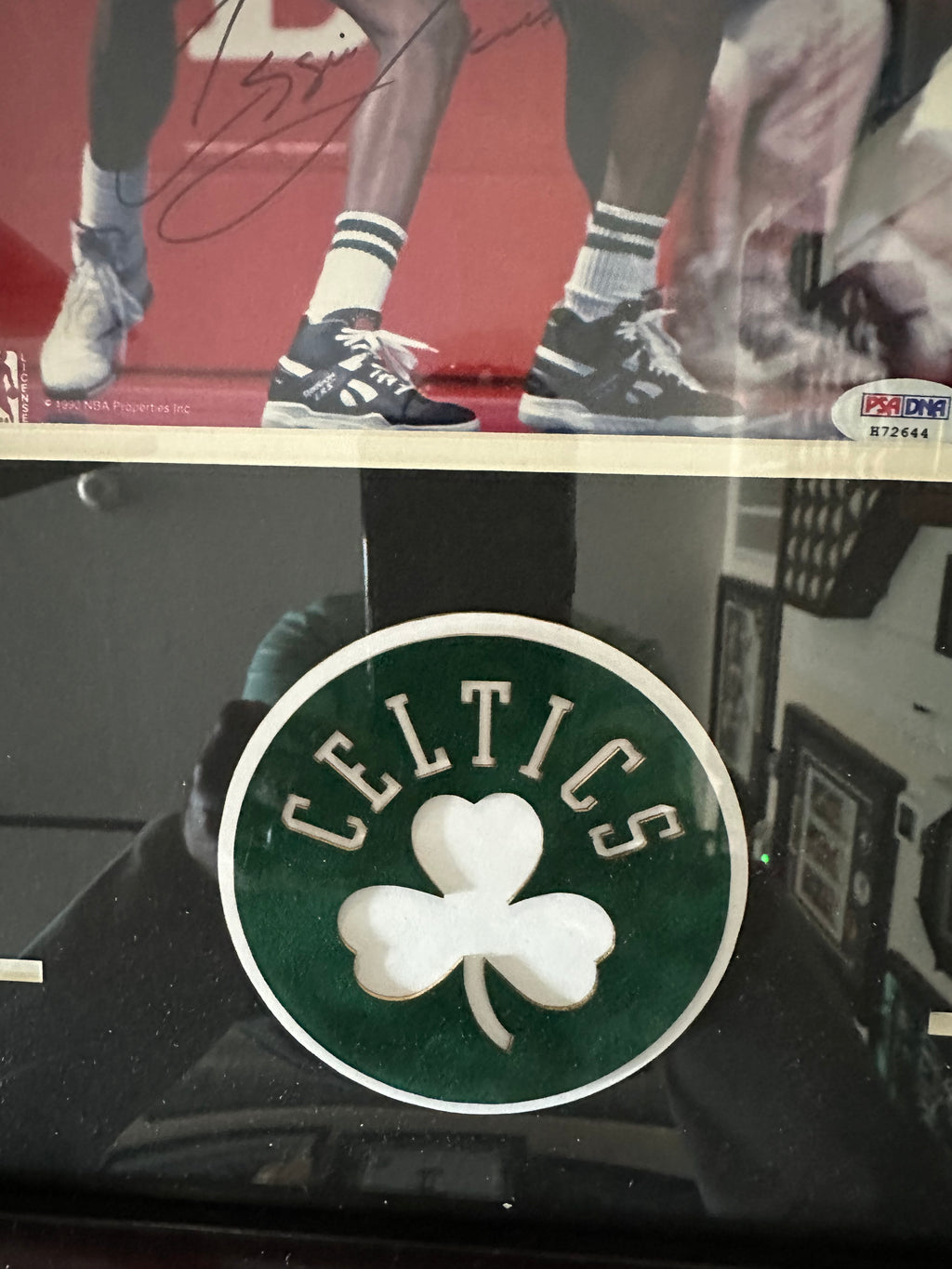 Boston Celtics - Reggie Lewis autographed 8x10