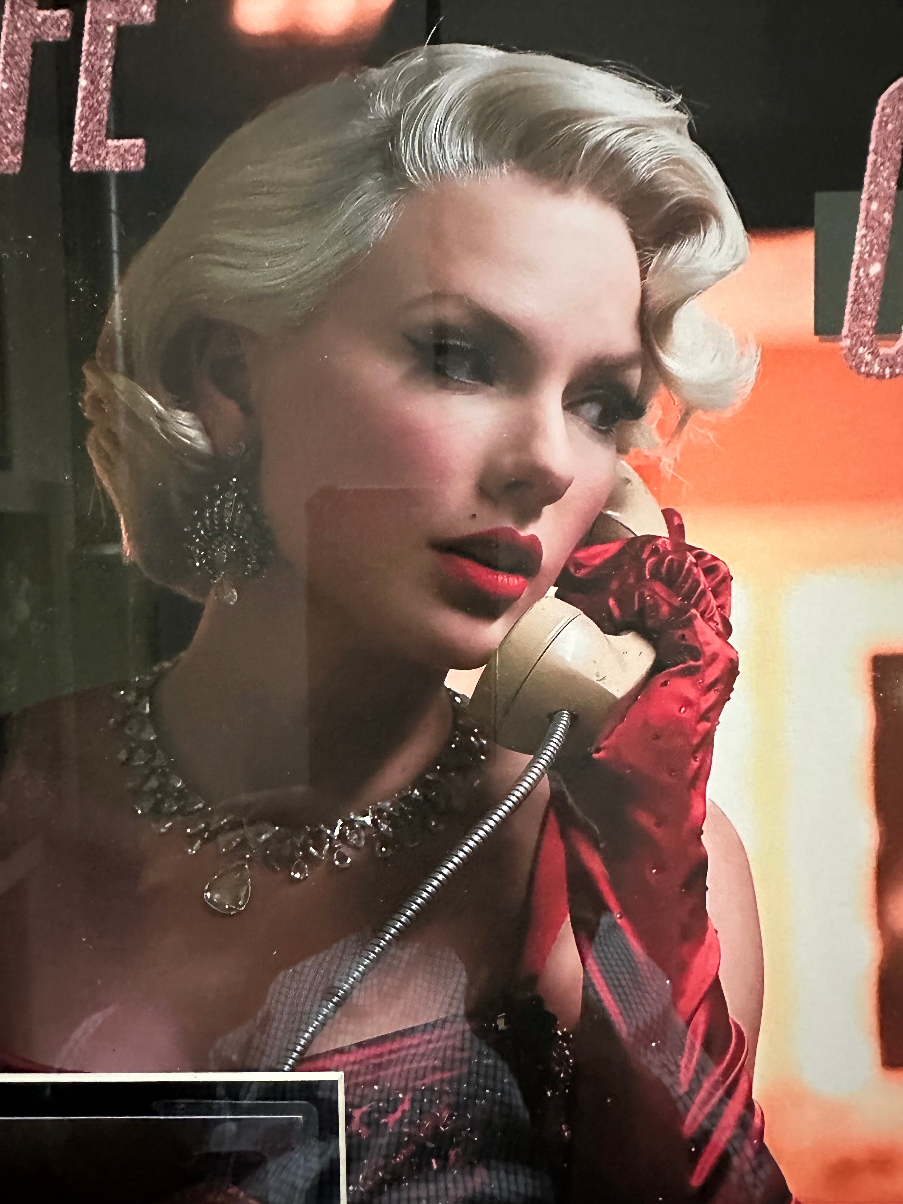 Taylor Swift - The life of a showgirl autographed CD