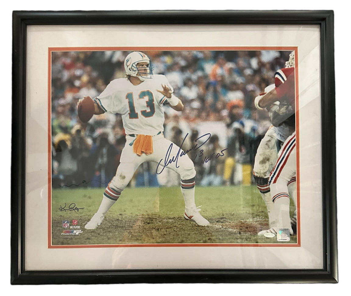 Miami Dolphins - Dan Marino Autographed 16 x 20