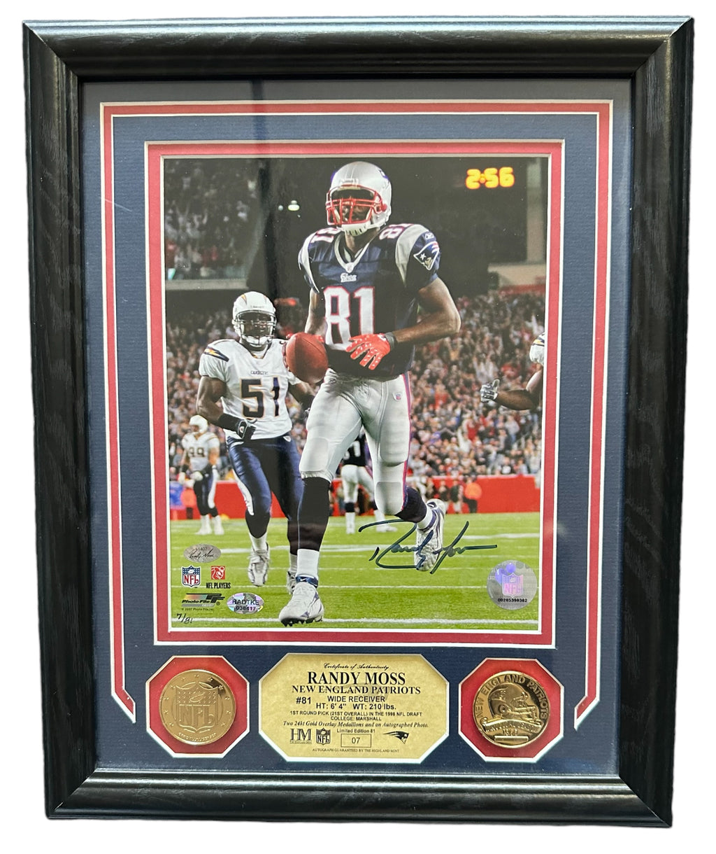 New England Patriots - Randy Moss Autographed 8 x 10
