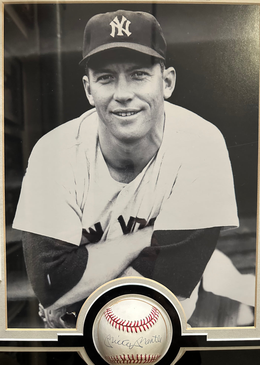 New York Yankees - Mickey Mantle Autographed w/Ball
