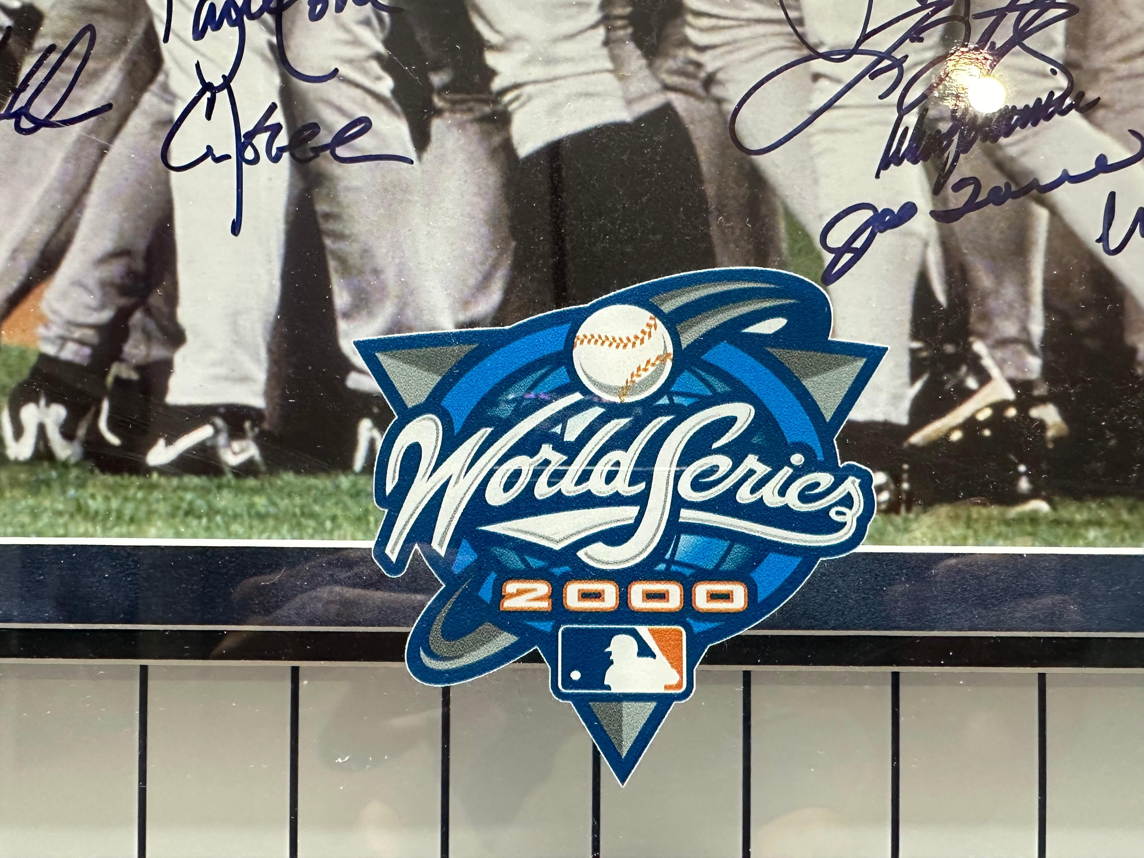 New York Yankees - 2000 WS Champions Team Signed 3D Shadow Box w/LED