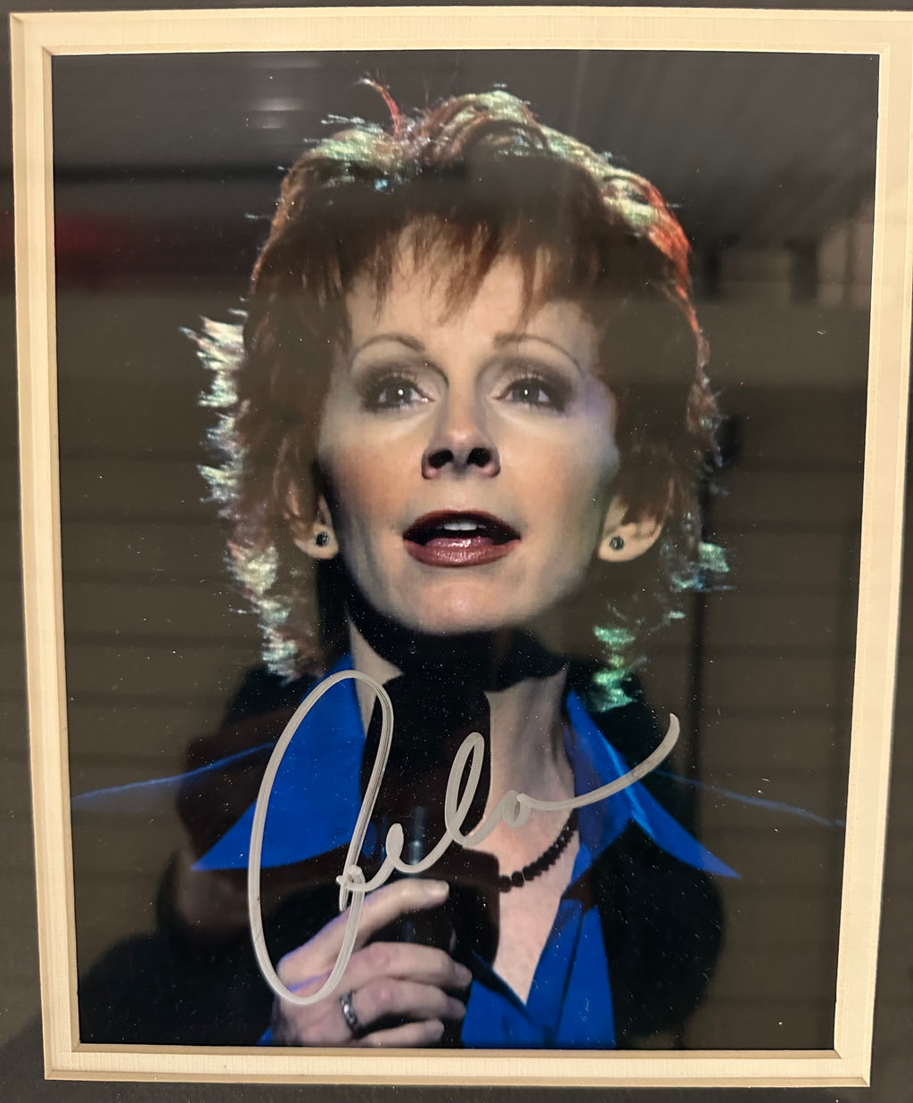 Reba Mcentire "The Queen of Country" Autographed