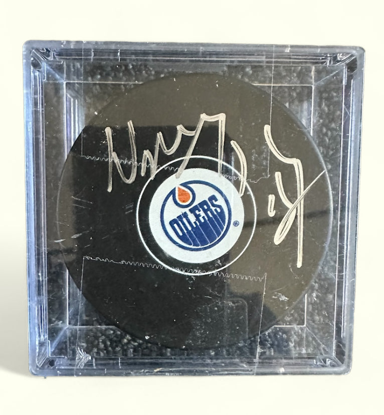 Wayne Gretzky autographed hockey puck