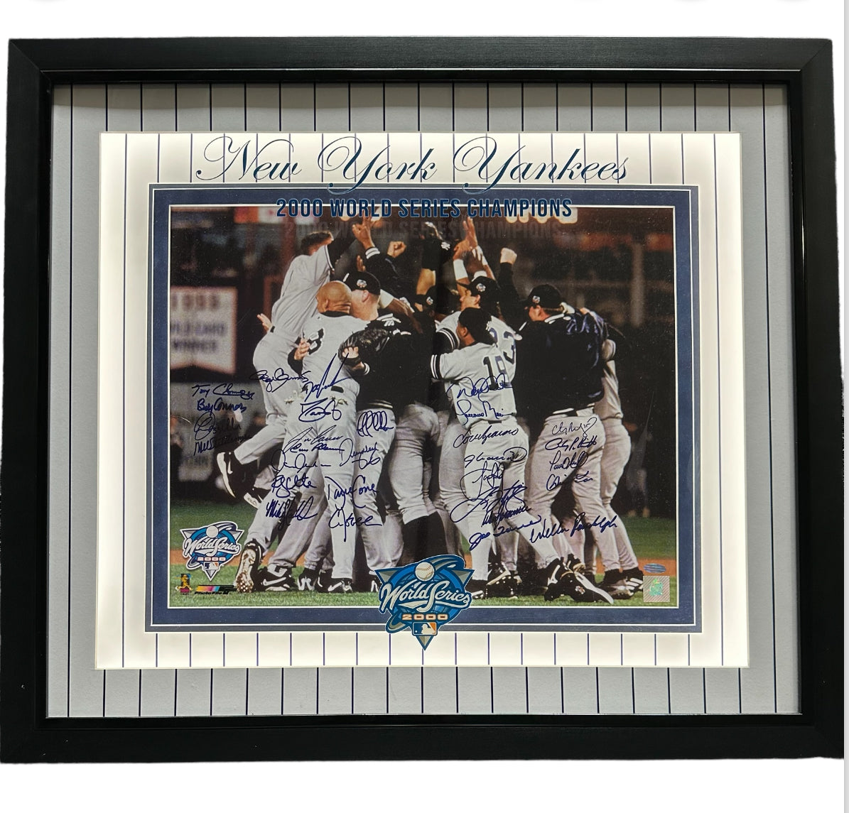 New York Yankees - 2000 WS Champions Team Signed 3D Shadow Box w/LED