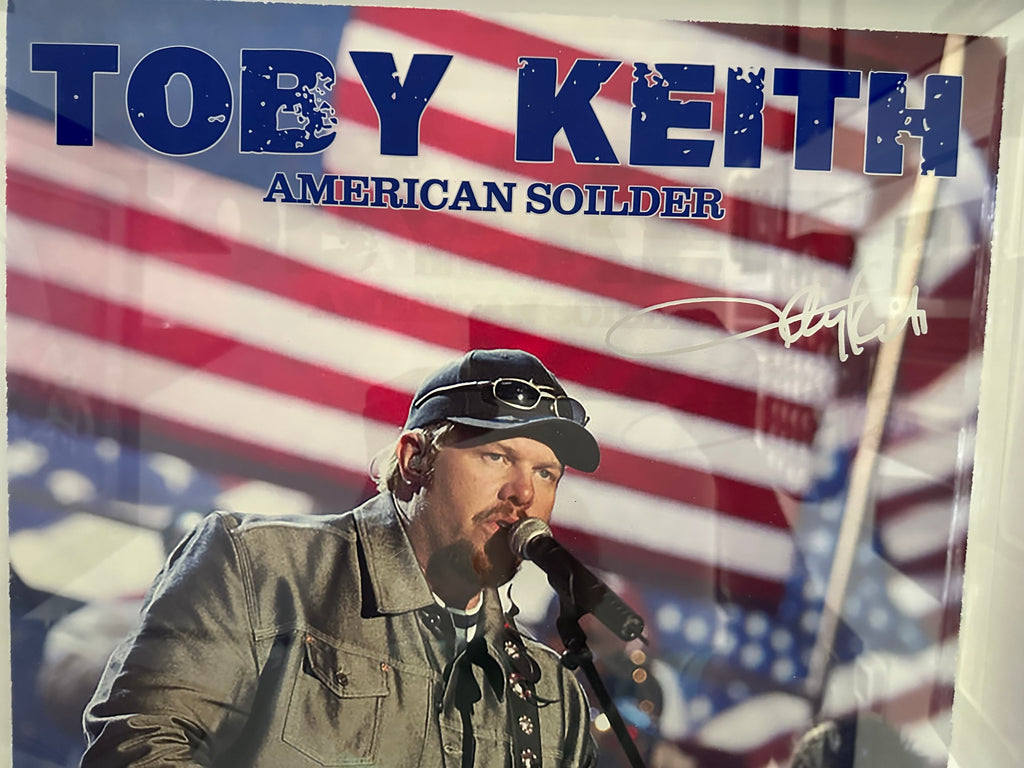 Toby Keith - An American Soldier with a video montage and facsimile signature