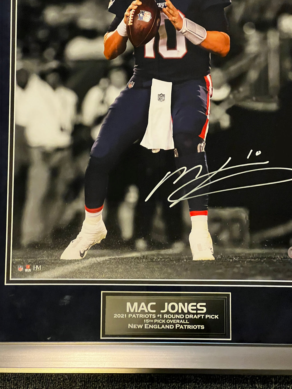New England Patriots - QB Mac Jones Autographed 16 x 20