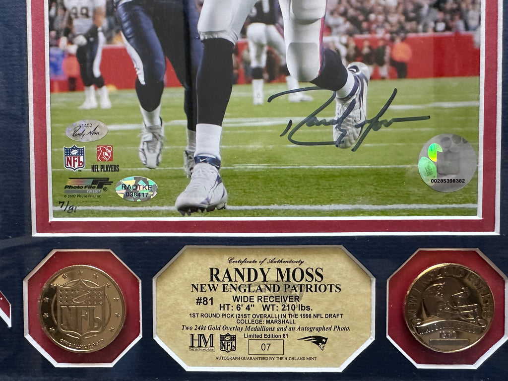 New England Patriots - Randy Moss Autographed 8 x 10