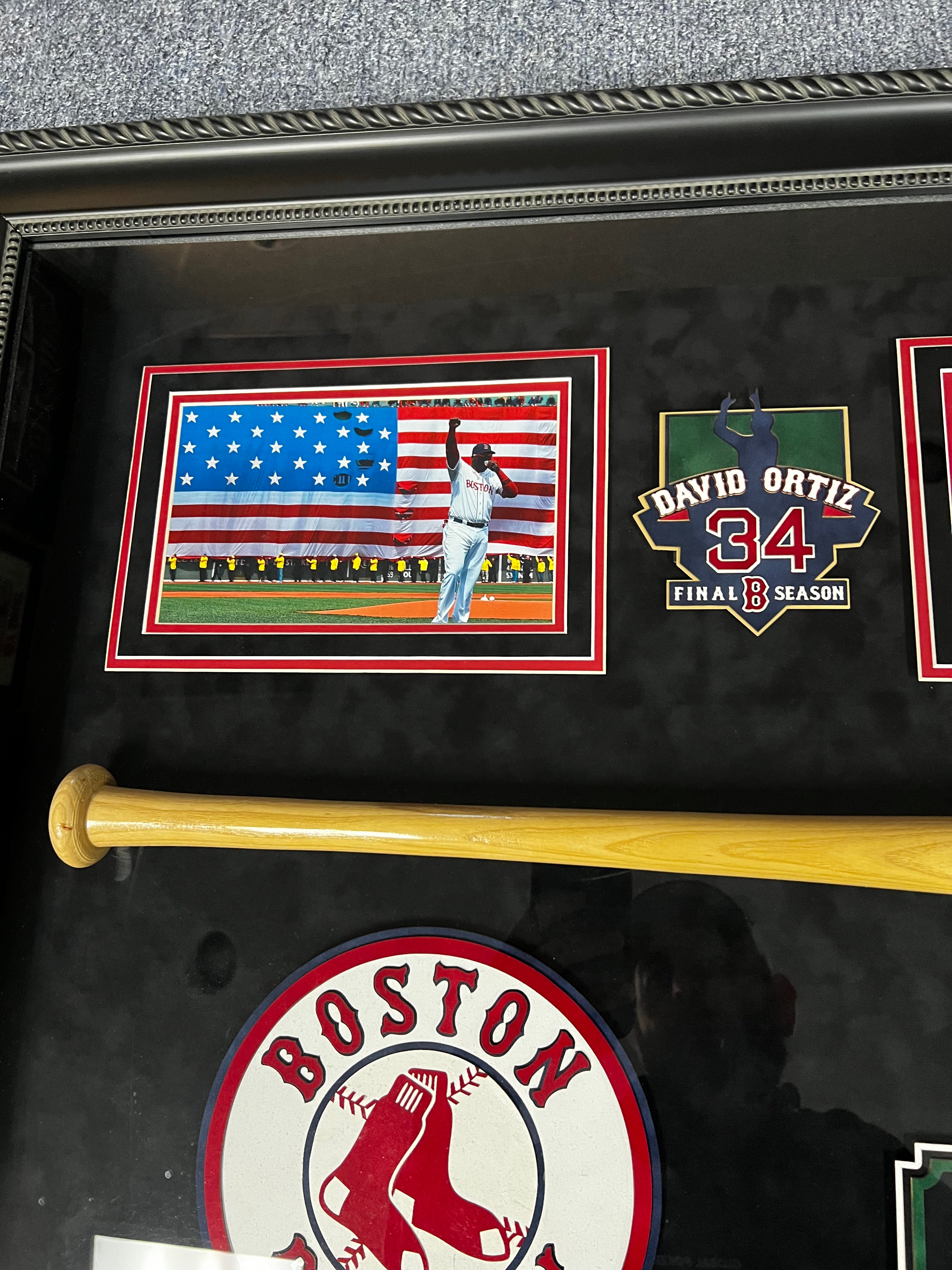 Boston Red Sox - David Ortiz Autographed Bat in Shadow Box