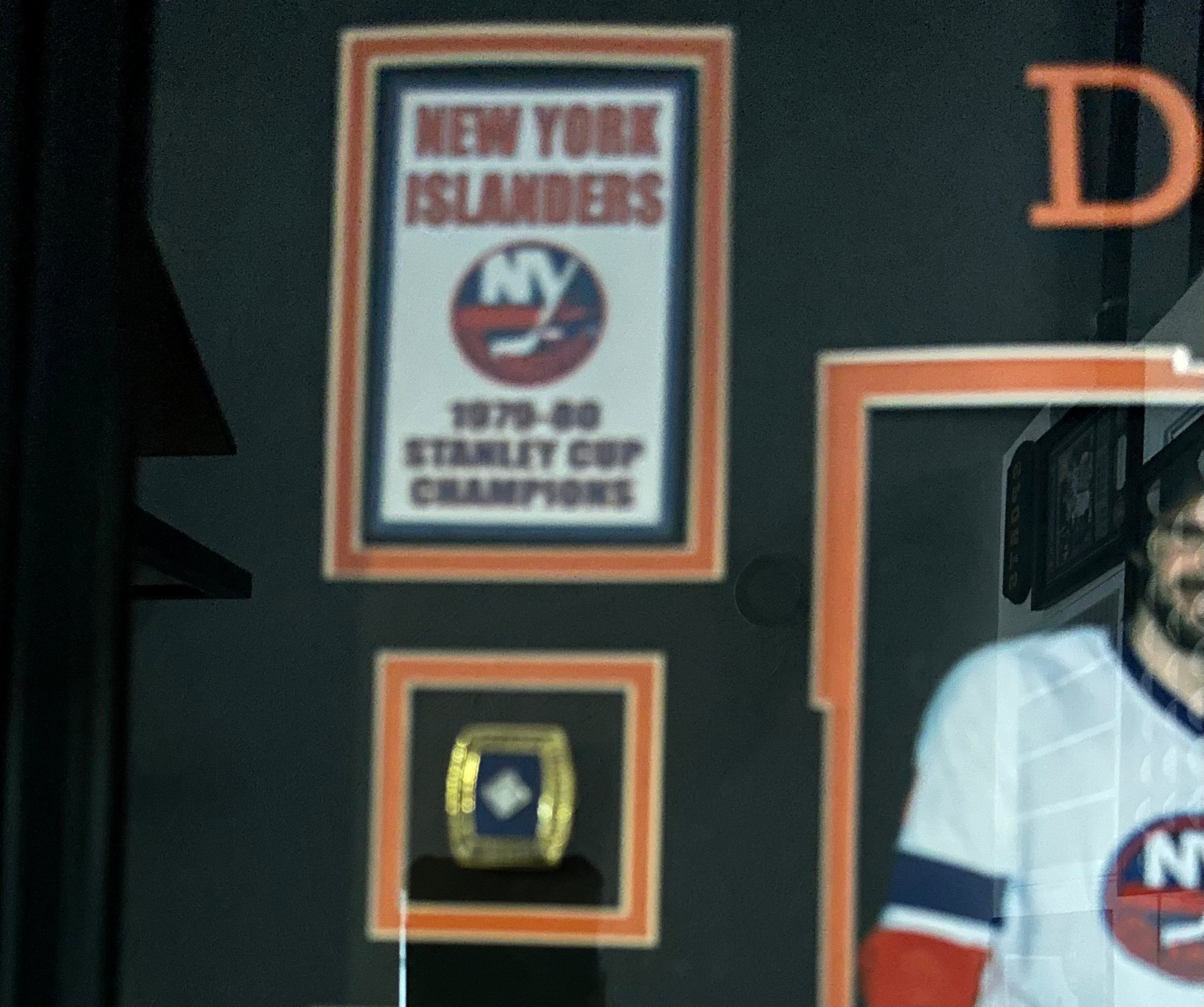 NY Islanders - Gillies, Smith & Bossy Dynasty autographed with 4 Replica Rings