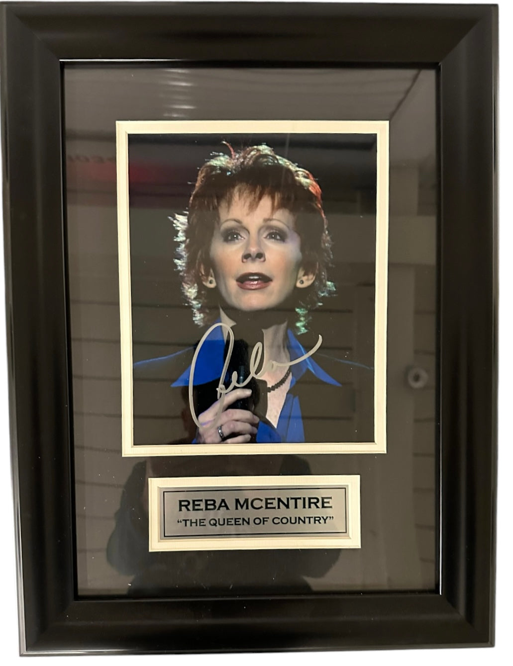 Reba Mcentire "The Queen of Country" Autographed