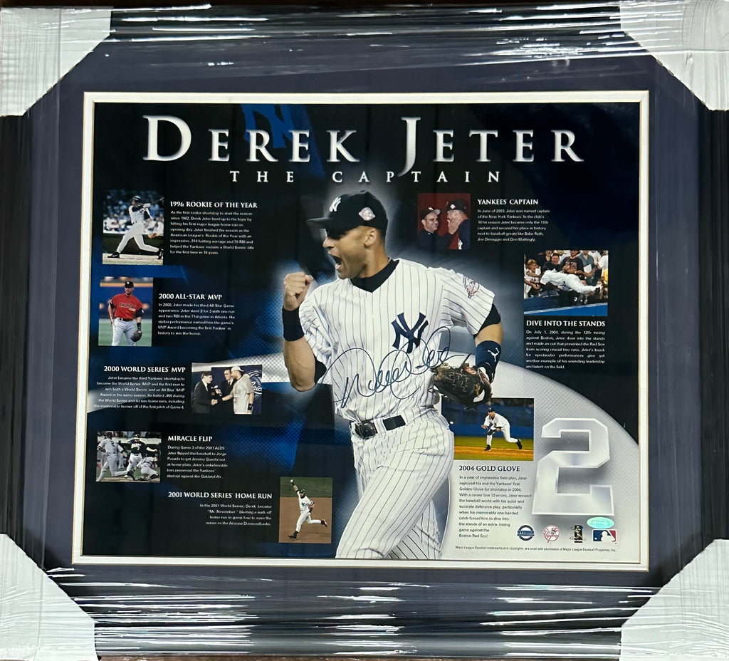 New York Yankees - Derek Jeter Autographed 16 x 20 Photo