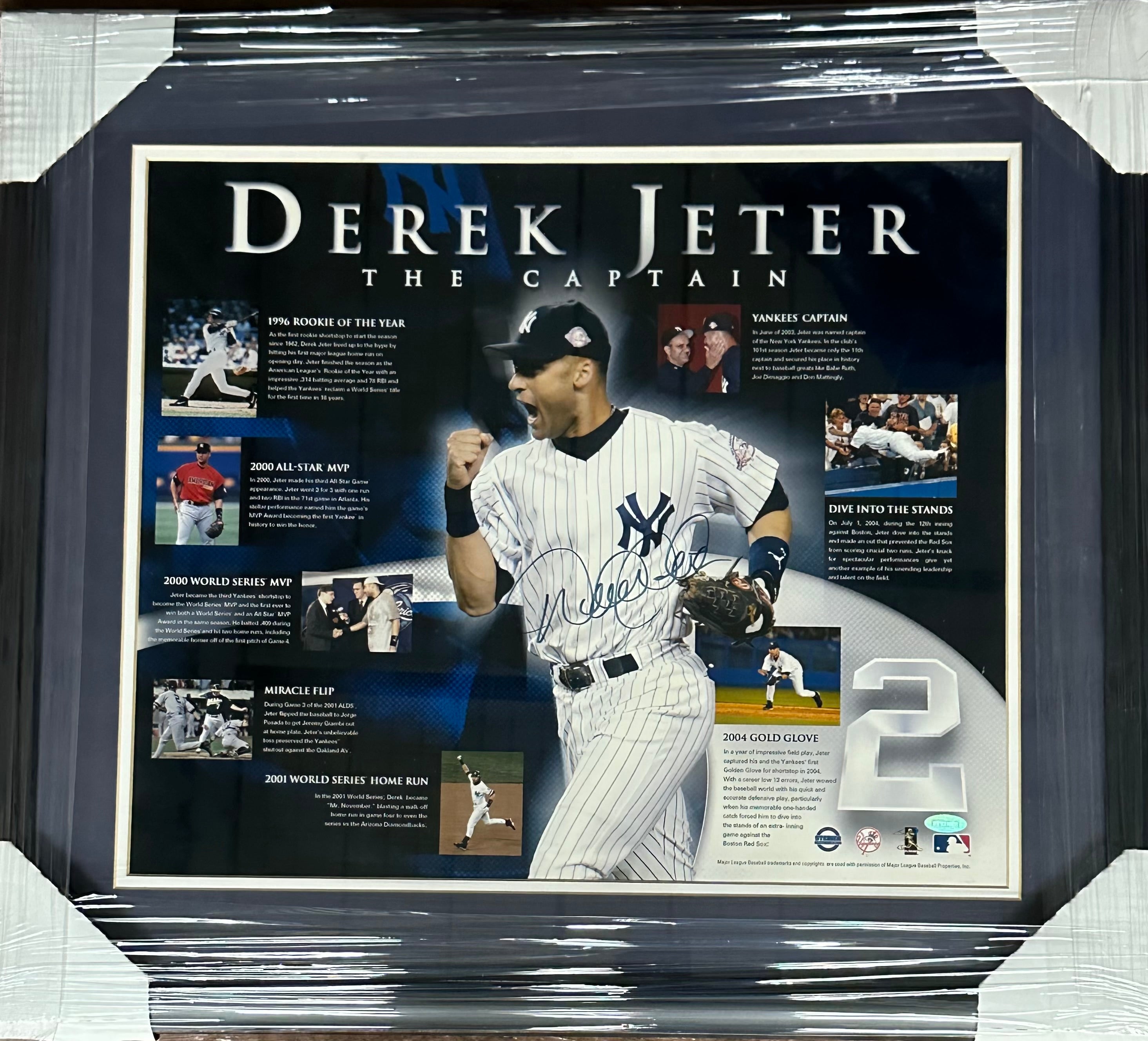 New York Yankees - Derek Jeter Autographed 16 x 20 Photo