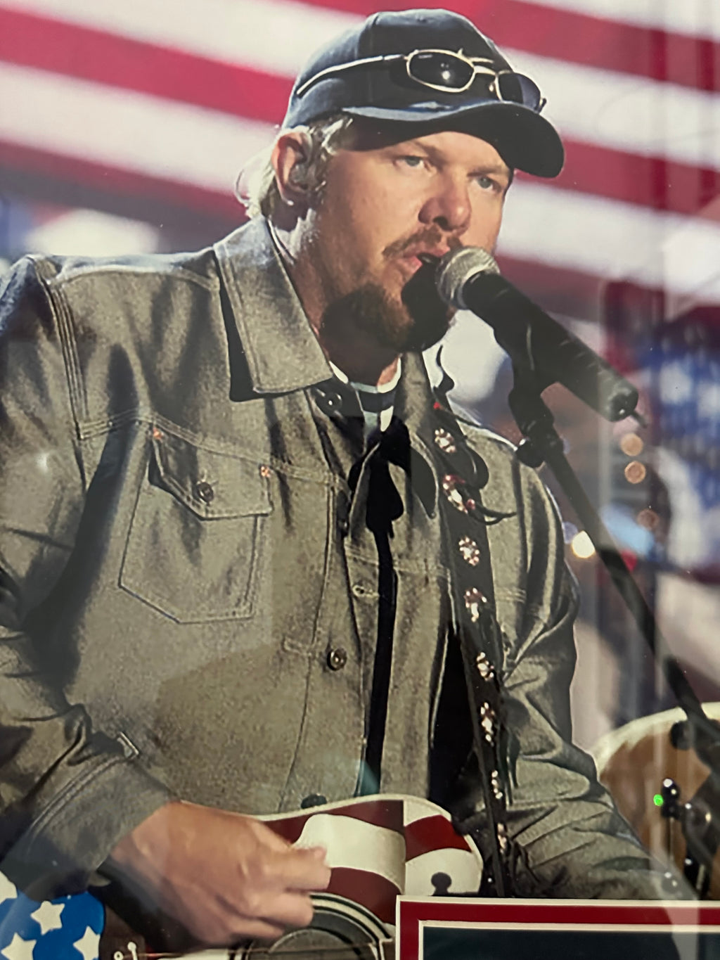 Toby Keith - An American Soldier with a video montage and facsimile signature