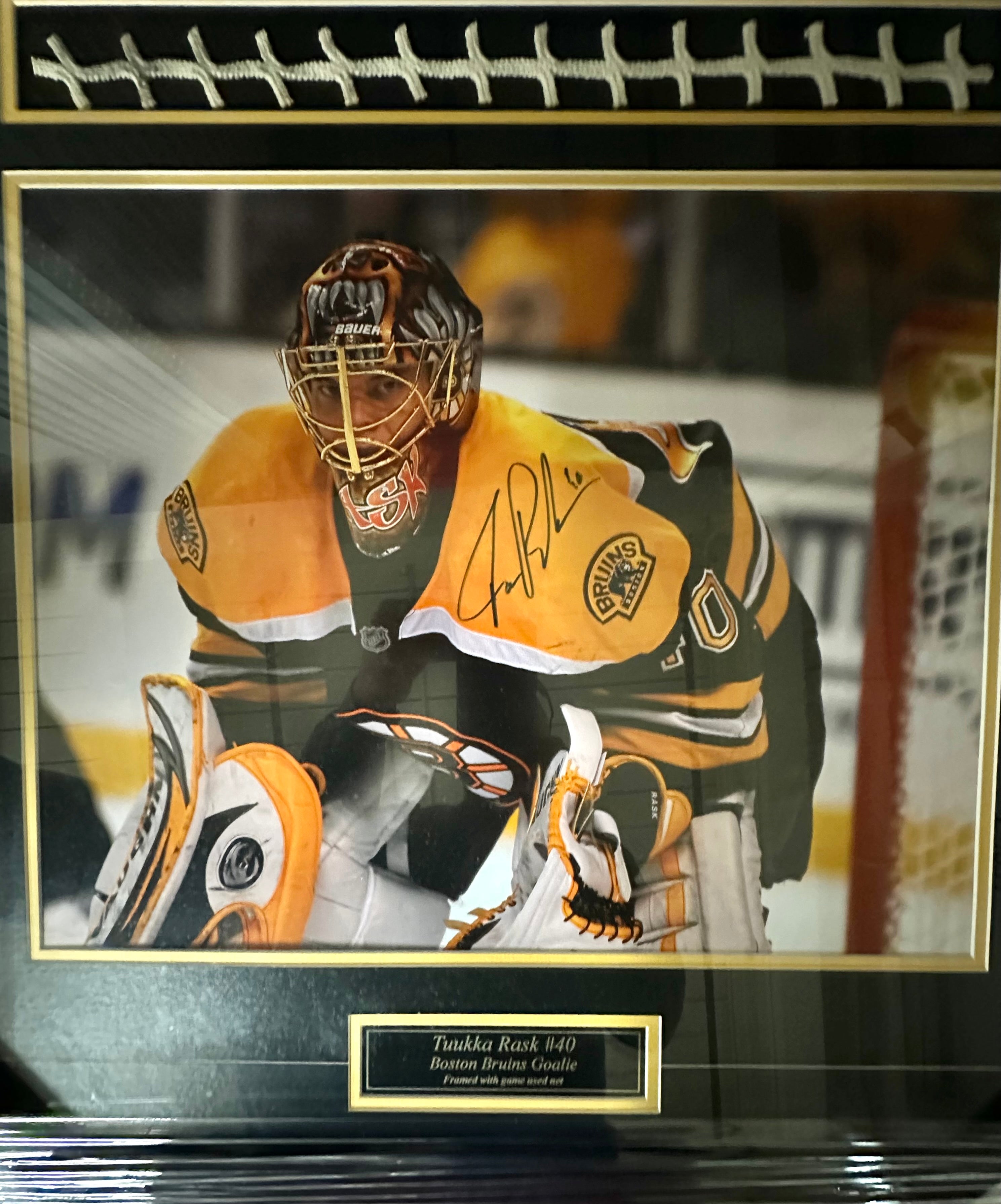 Boston Bruins - Tuukka Rask autographed 16x20 photo with net