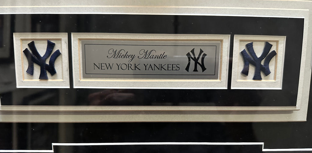 New York Yankees - Mickey Mantle Autographed w/Ball