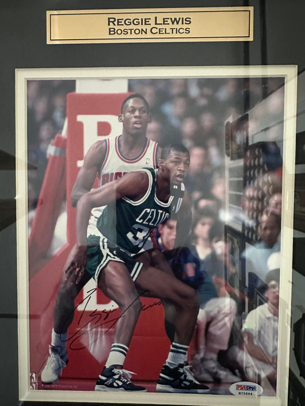Boston Celtics - Reggie Lewis autographed 8x10
