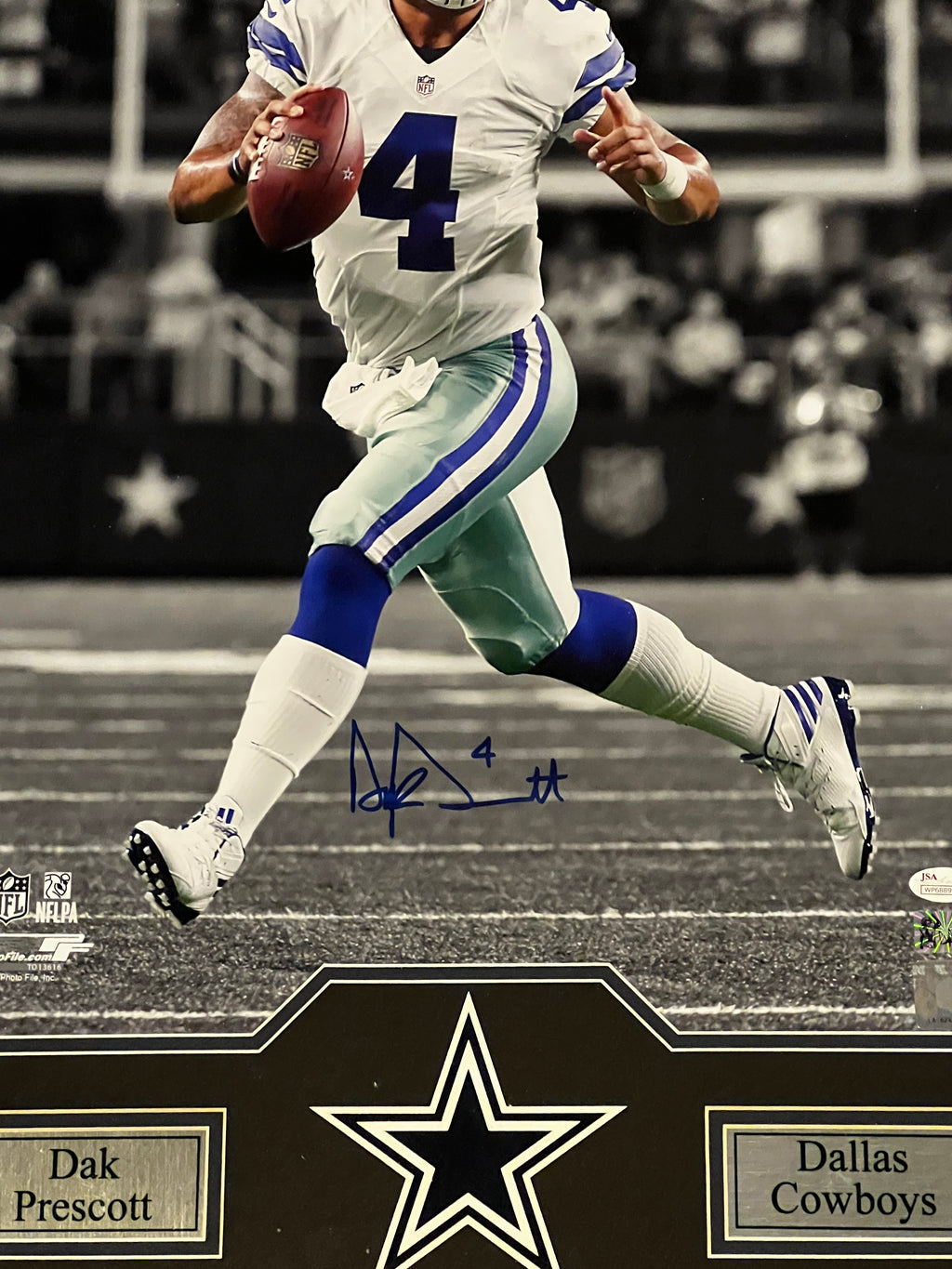 Dallas Cowboys - Dak Prescott Autographed 16x20 Photo