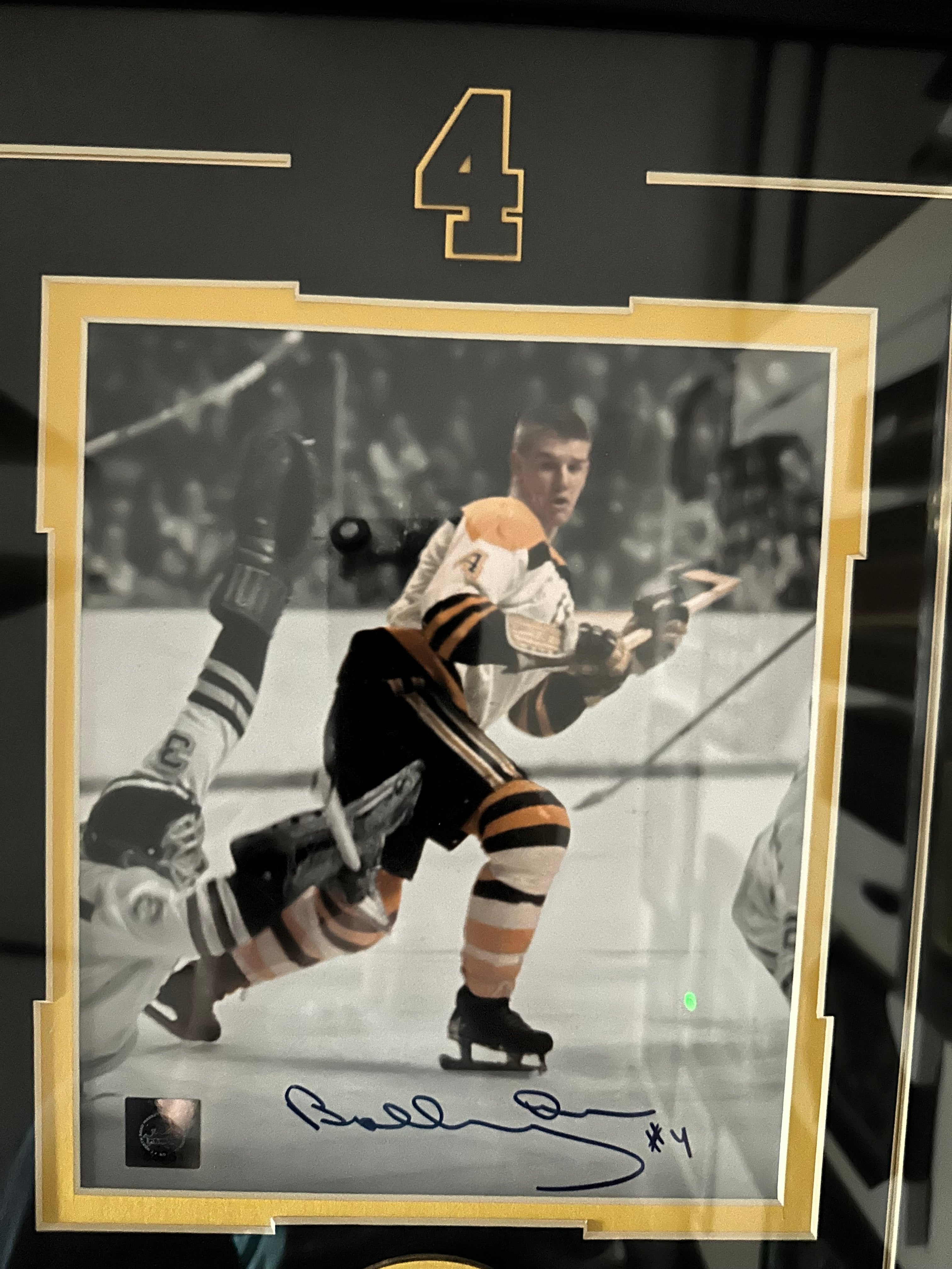Boston Bruins - Bobby Orr autographed Rookie photo