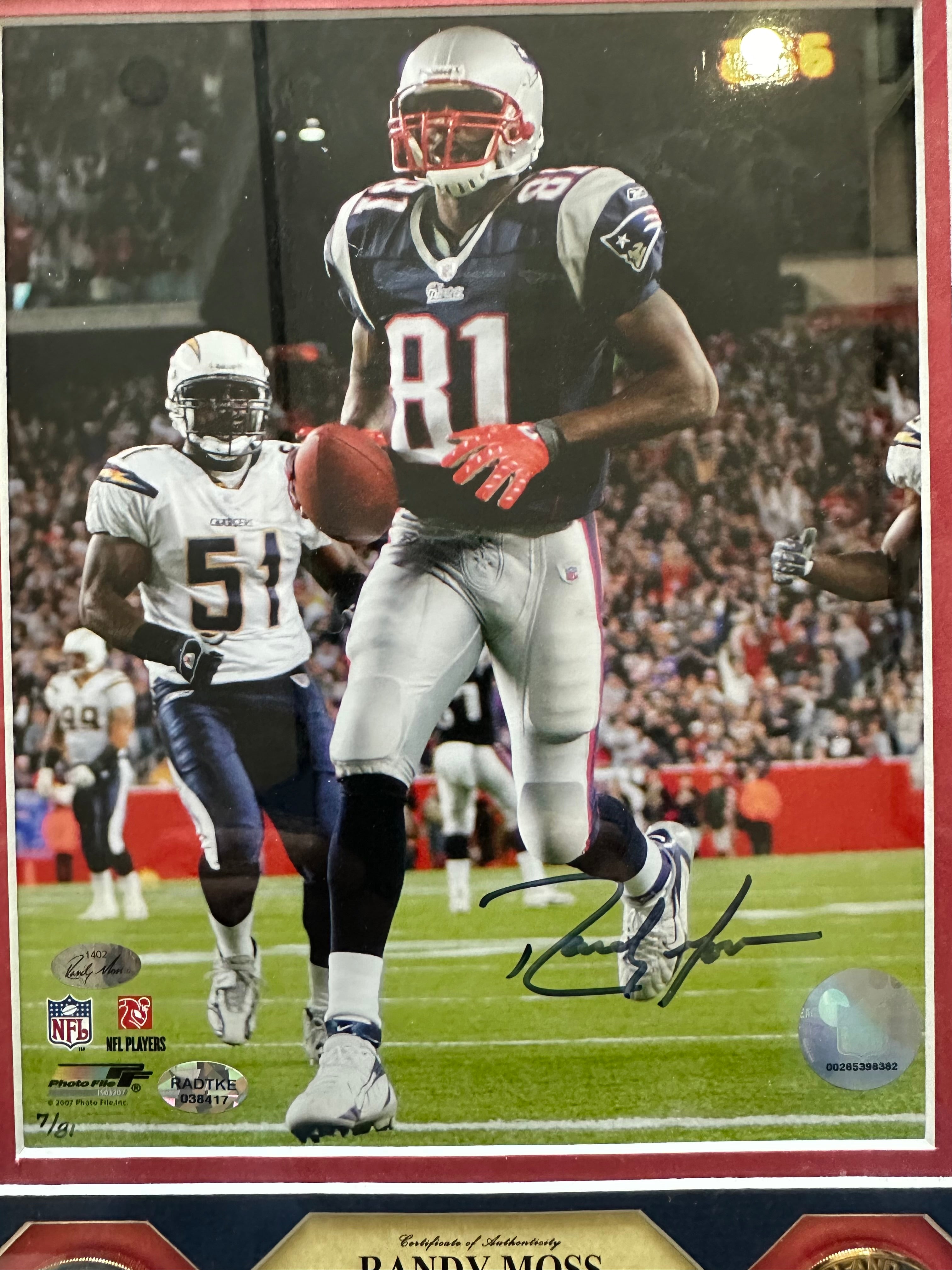 New England Patriots - Randy Moss Autographed 8 x 10