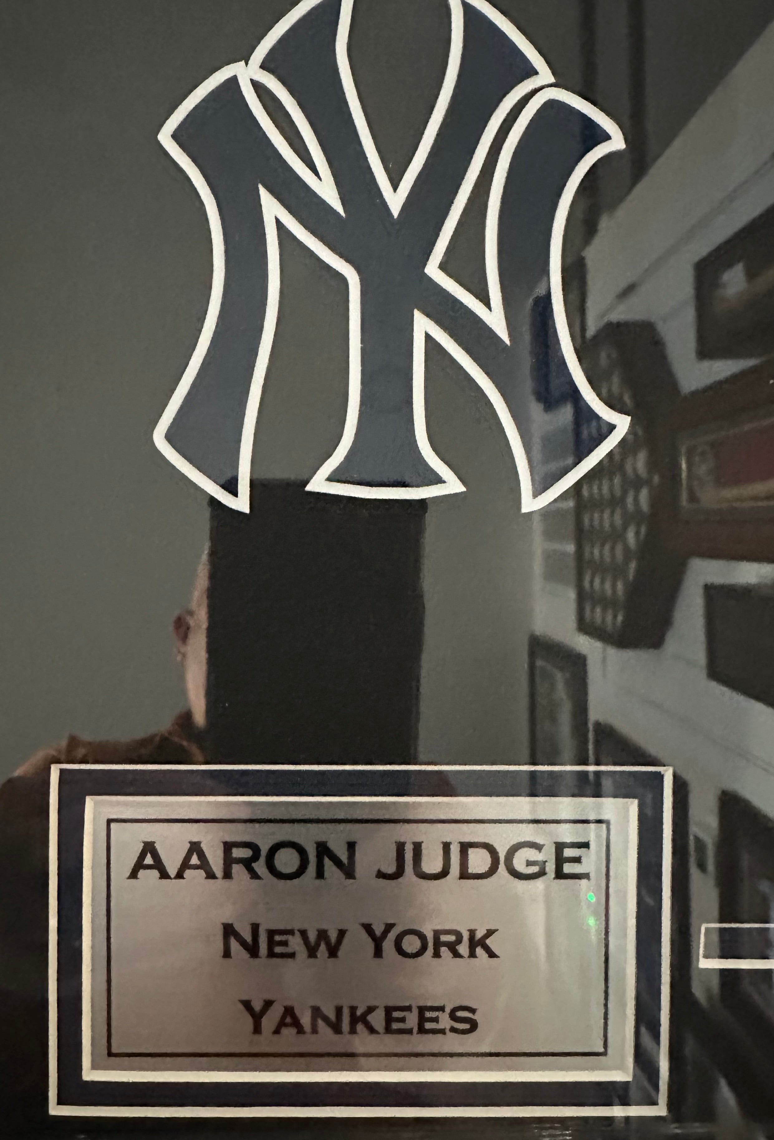 New York Yankees - Aaron Judge Autographed 8 x 10