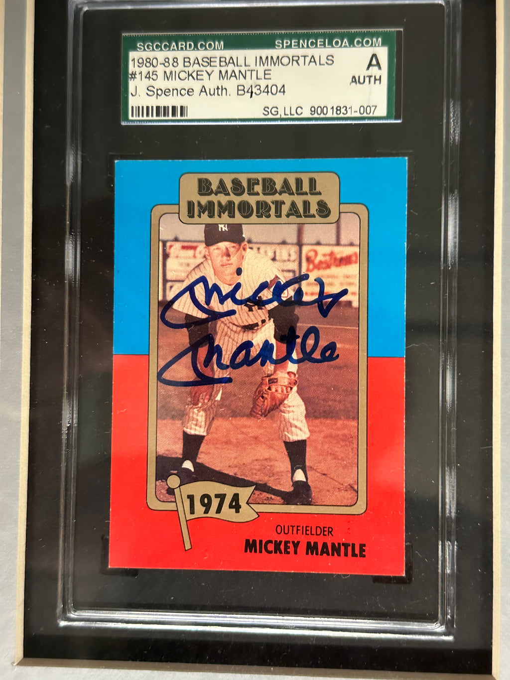 New York Yankees - Mickey Mantle Autographed Card