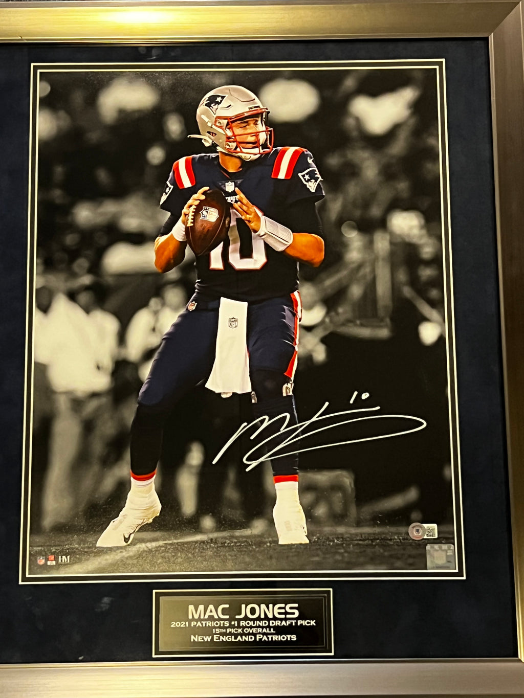 New England Patriots - QB Mac Jones Autographed 16 x 20